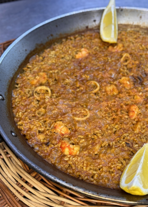 Arroz de marisco en restaurante mediterráneo en Valencia